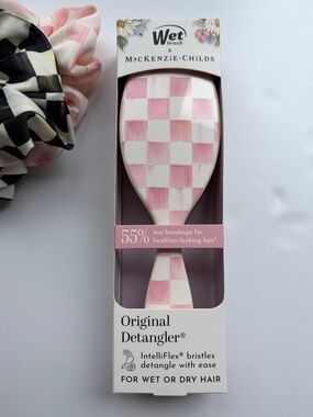 Wet Brush x MacKenzie-Childs Pink Checkerboard Original Detangler